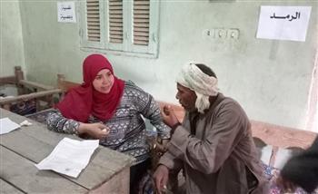 مناظرة 890 حالة بقافلة جنوب الوادى الطبية لقرية الياسينية بدشنا