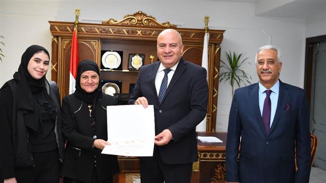 محافظ قنا يكرم الأم المثالية على مستوى الإدارة المحلية 