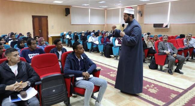 الأزهر للفتوى» يواصل فعاليات حملة التوعية المجتمعية بـ«جامعة أسوان» 
