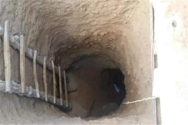 مصرع 4 وإصابة 5 إثر انهيار حفرة ترابية أثناء البحث عن الآثار بسوهاج
