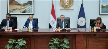   وزير السياحة يجتمع مع ممثلي اللجنة النقابية للعاملين بالهيئة المصرية للتنشيط السياحي
