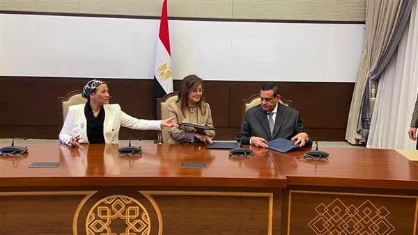 3 وزراء يوقعون عقد تنفيذ المرحلة الرابعة من مشروعات منظومة المخلفات بالمحافظات