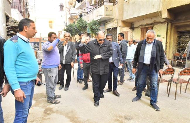 محافظ أسيوط يقدم واجب العزاء لأسرة الطالبة ريناد سيد التي توفت بمدرستها