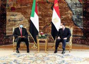   الرئيس السيسي يلتقي رئيس مجلس السيادة الانتقالي السوداني بالرياض