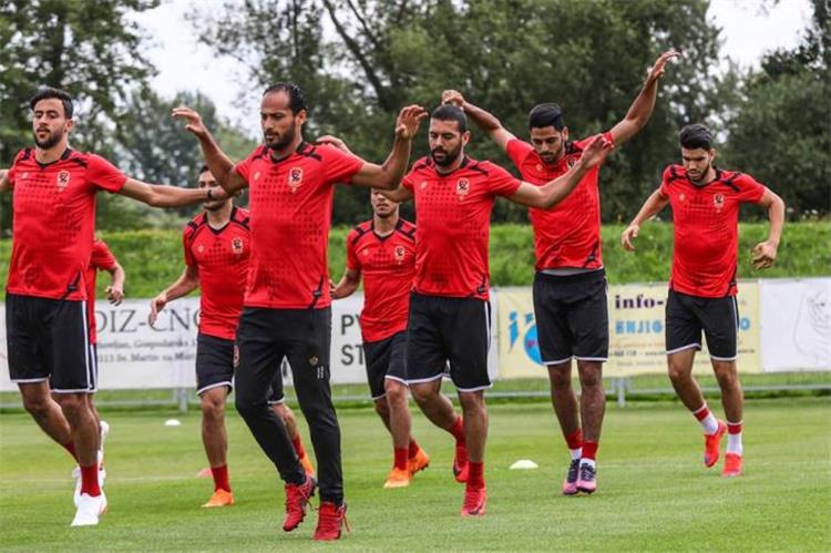 الأهلي يخوض أولى تدريباته بأبو ظبي استعدادا لكأس العالم للأندية