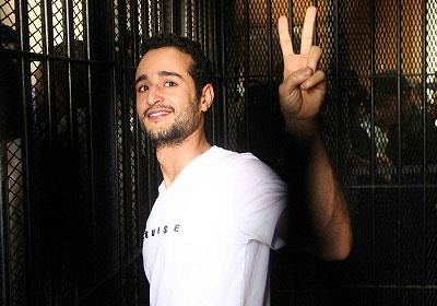 مصدر أمني ينفي الإعتداء على أحمد دومة بسجن عنبر الزراعة 
