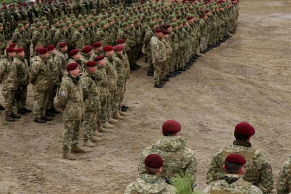 أوكرانيا تزيد حجم قواتها المسلحة بمقدار 100 ألف جندي السنوات الثلاث المقبلة