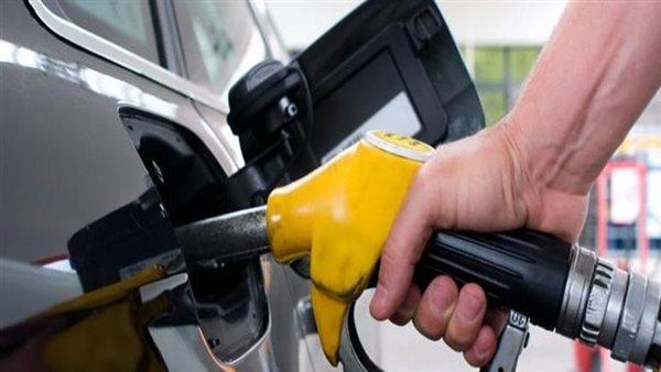 ارتفاع أسعار البنزين بلبنان وتراجع مستمر في سعر صرف الليرة أمام الدولار