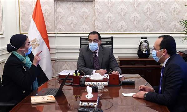 رئيس الوزراء يتابع مع وزيرة البيئة ملفات عمل الوزارة وجهود الحد من التلوث