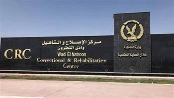 الداخلية توزع المساعدات العينية لعدد من النزلاء المفرج عنهم 