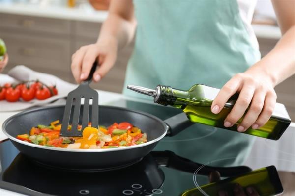 10 طرق لتقليلِ السعرات الحرارية في الطعام أثناءَ الطهى 