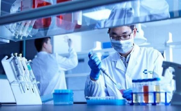 علماء صينيون يطورون أداة لاختبار كوفيد-19 بدقة خلال 4 دقائق