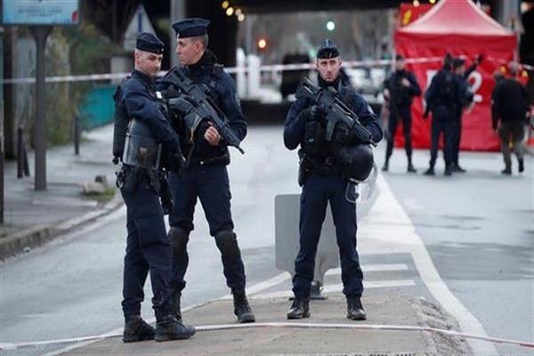 الشرطة الفرنسية تمنع تنظيم احتجاجات بشأن مكافحة كورونا