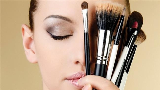 5 أضرار تحدث عند إهمال نظافة أدوات المكياج 