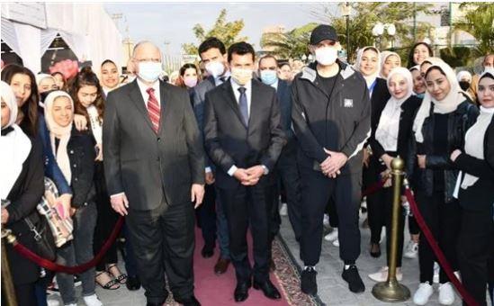 وزير الشباب ومحافظ القاهرة وسفير البحرين يفتتحون معرضاً لمنتجات الشباب اليدوية والتراثية