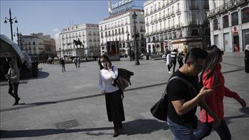   إسبانيا تلغي ارتداء الكمامات إجباريًا بالأماكن الفتوحة