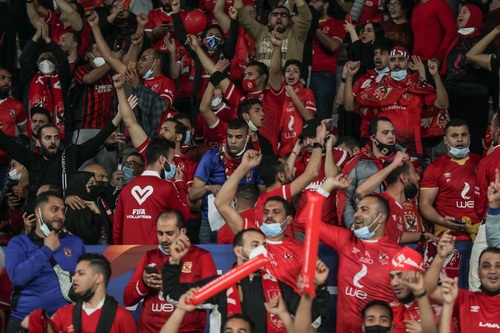 «فيفا» يسمح بسعة الاستاد كاملة في مباراة الأهلي والهلال غدًا