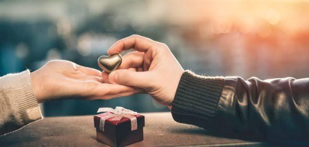 تعرف على علامات الحب عند الرجل