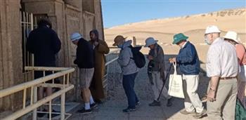  وفد سياحي من روسيا وإنجلترا يزور آثار تل العمارنه بالمنيا