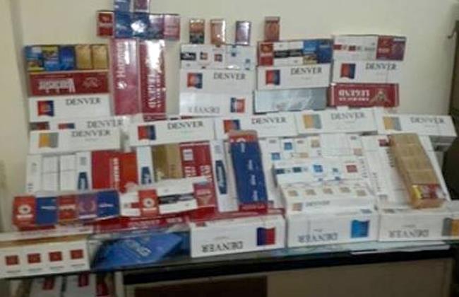 التحفظ على كميات من التبغ وأدخنة السجائر مجهولة المصدر داخل مصنع بالإسكندرية