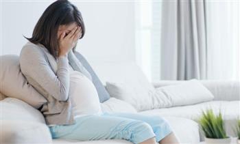   طبيب نفسي يحذر: اكتئاب الحمل قد تؤدي للانتحار إيذاء الطفل