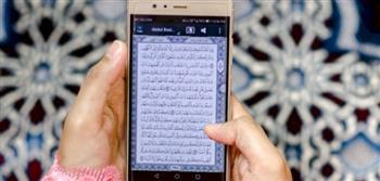 «الإفتاء» توضح حكم قراءة القرآن من الموبايل للمرأة الحائض