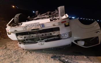 إصابة 17 شخص بحادث إنقلاب ميكروباص أمام جبانات «القاهرة ـ الفيوم»