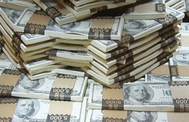 ضبط 3 أشخاص لقيامهم بالاتجار غير المشروع في النقد الأجنبي