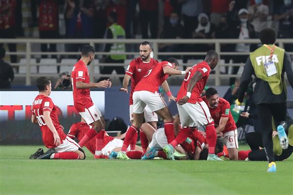 الأهلى يتلاعب بالهلال ويتقدم بثلاثة نظيفة فى الشوط الأول