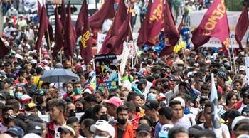   تظاهرة لأنصار مادورو وأخرى للمعارضة فى العاصمة الفنزويلية