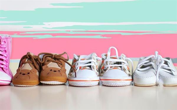 خطوات بسيطة للتعامل مع أحذية أطفالك