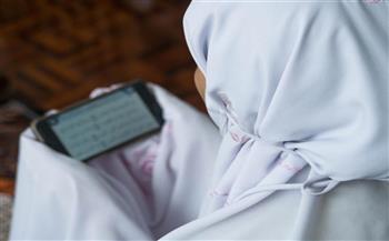   حكم قراءة القرآن من الموبايل للمرأة الحائض.. الإفتاء توضح