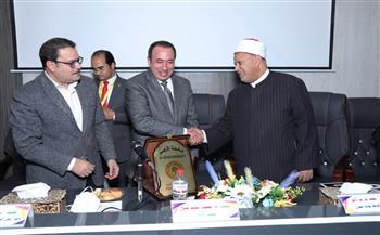 مستشار وزير التعليم العالي يشيد بجهود جامعة الأزهر في إثراء الأنشطة الطلابية