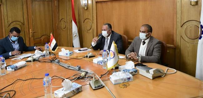 السكرتير العام يترأس اجتماع اللجنة العليا للإعلانات بقنا 