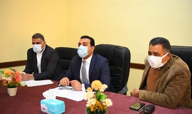 نائب محافظ قنا يعقد اجتماعا موسعا بمقر الواحدات المحلية 