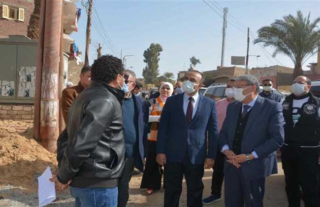 محافظ المنيا يتفقد مشروعات حياة كريمة فى أبو قرقاص