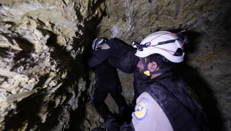انتشال شخص على قيد الحياة بعد 4 أيام سقوطه فى بئر منهار بموريتانيا