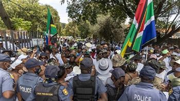   جنوب إفريقيا.. الشرطة تطلق الرصاص المطاطي على معارضي تشغيل الأجانب