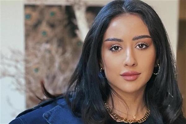 فرح الهادي تتصدر الترند بعد إصابتها بالصدفية