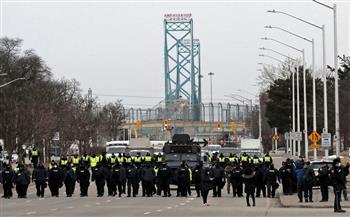  بعد احتجاجات على قواعد «كوفيد-19».. إعادة فتح الجسر الرئيسى بين الولايات المتحدة وكندا