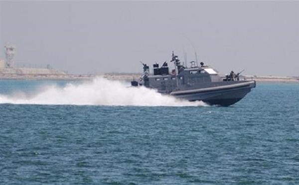 زوارق الإحتلال تطلق قذائف صاروخية على ساحل بحر غزة بفلسطين