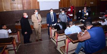 ٢٩٢٥ متقدم لشغل وظيفة محصل بشركة المياه يؤدون الاختبارات التحريرية بجامعة سوهاج 