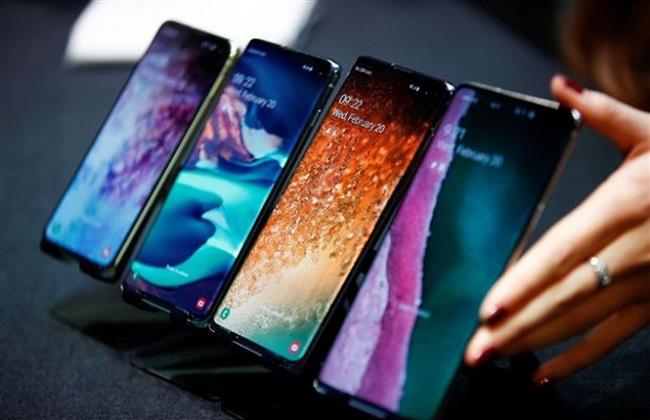 تفاصيل ارتفاع أسعار المحمول.. 5 وكلاء يتحكمون في سوق الهواتف.. فيديو