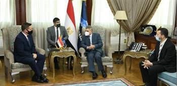 رئيس قناة السويس يلتقي مدير المكتب الأمريكي للملاحه ABS ويبحثان سبل التعاون 