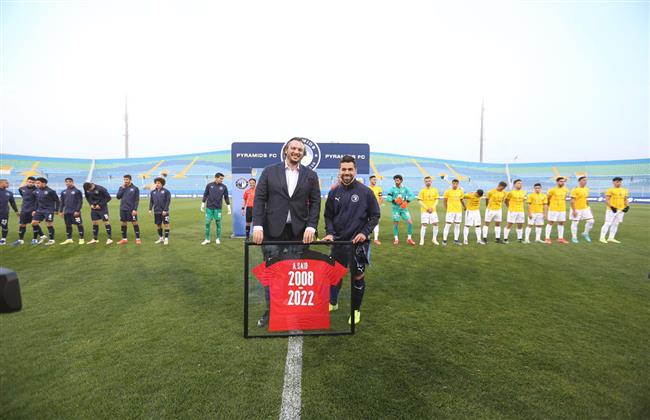 بيراميدز يُكرم عبد الله السعيد بعد رحلة عطاءه مع المنتخب 