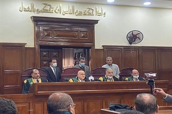 إيداع حسن راتب وعلاء حسانين وباقي المتهمين فى قفص الاتهام