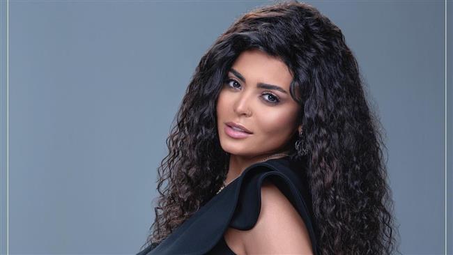 أسماء جلال تنشر صور جديدة من كواليس الكبير أوي