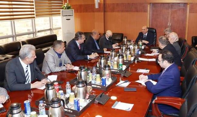 رئيس التنمية الصناعية يبحث مع «الصناعات المعدنية» تقنين أوضاع المصانع
