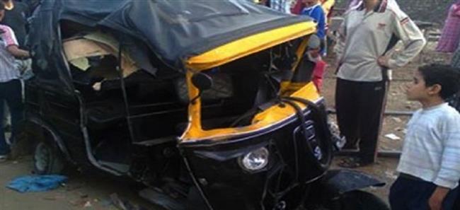 إصابة شخص فى تصادم قطار بتوك توك بالإسكندرية 
