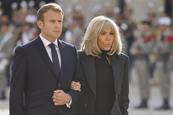 زوجة الرئيس الفرنسي ترفع دعوة قضائية بعد اتهامها بأنها "متحولة جنسيا"